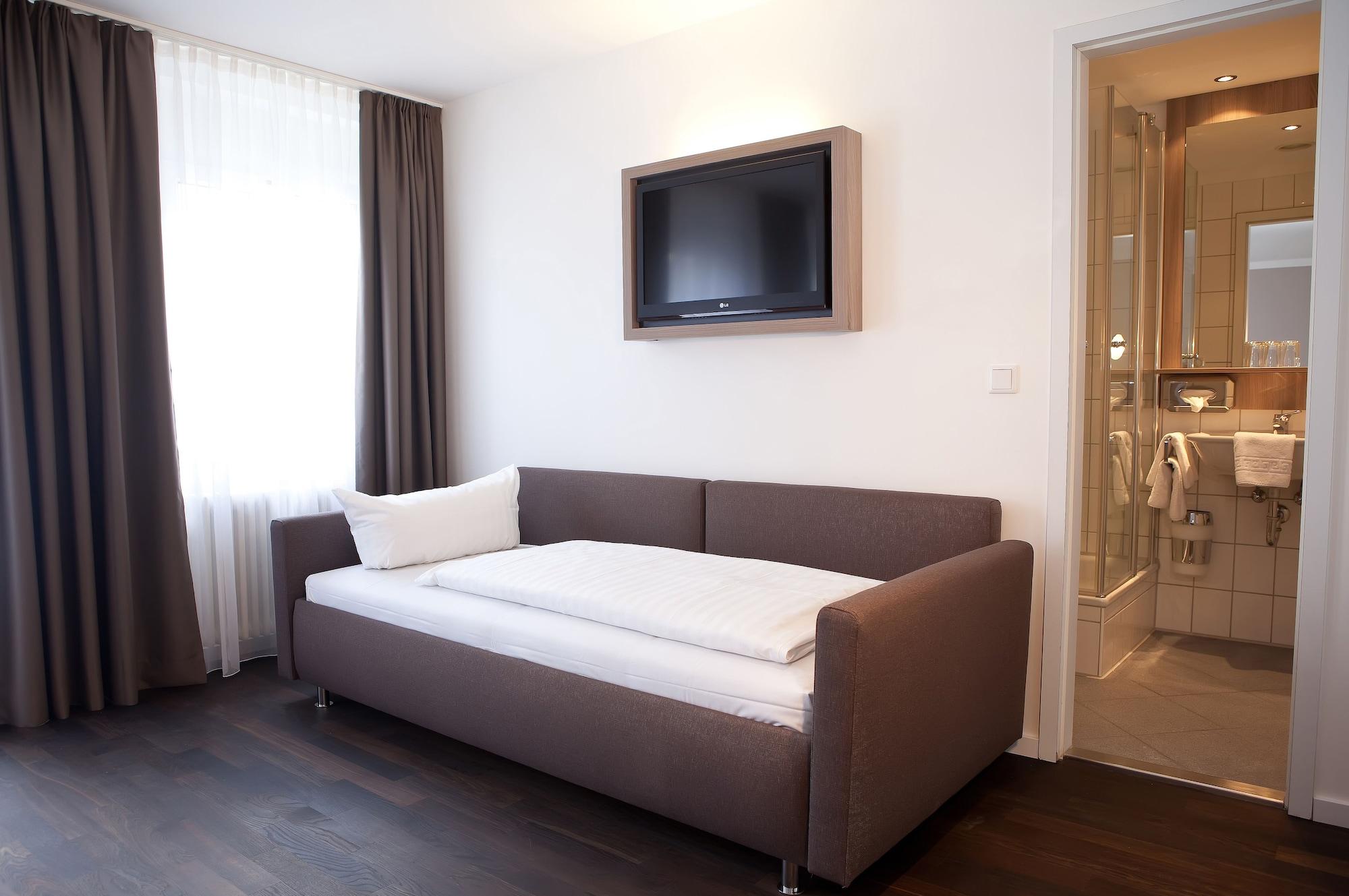 Manhattan Hotel Frankfurt pe Main Exterior foto