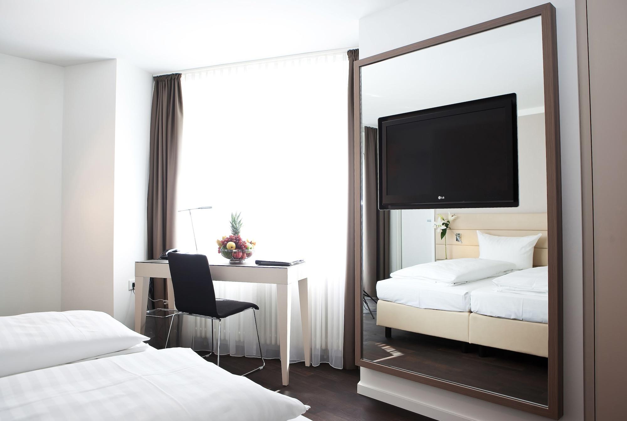 Manhattan Hotel Frankfurt pe Main Cameră foto