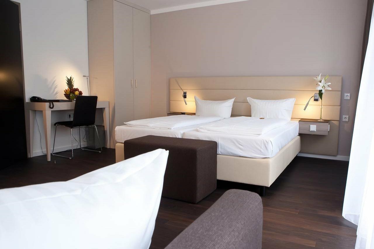 Manhattan Hotel Frankfurt pe Main Exterior foto