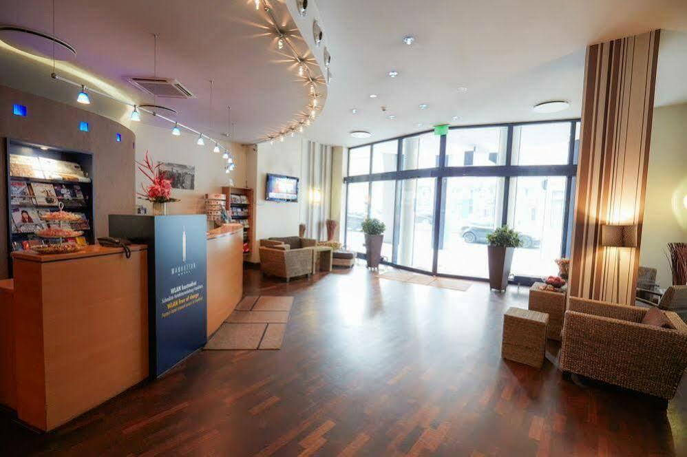 Manhattan Hotel Frankfurt pe Main Exterior foto