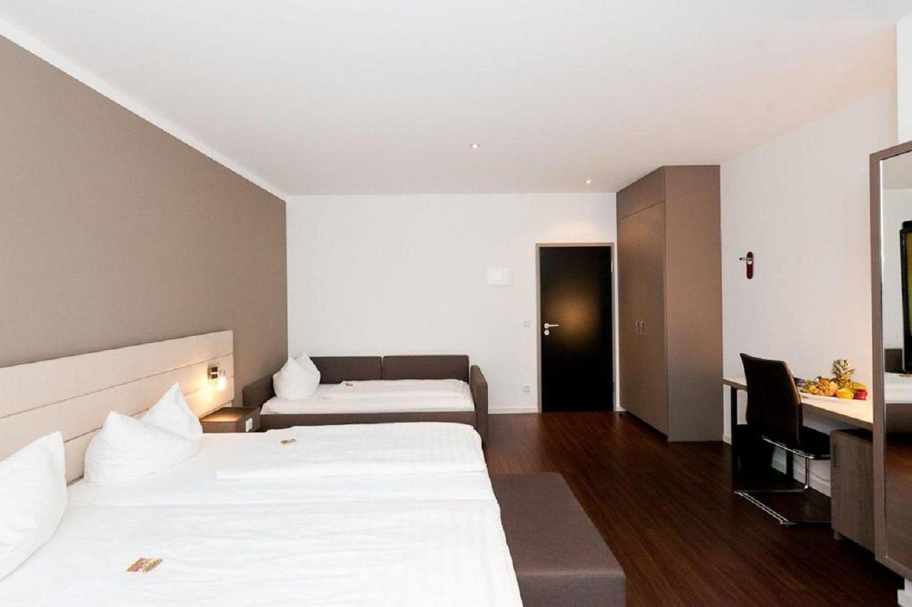 Manhattan Hotel Frankfurt pe Main Exterior foto